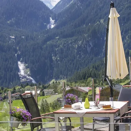 Panoramahotel Burgeck ホテル クリムル